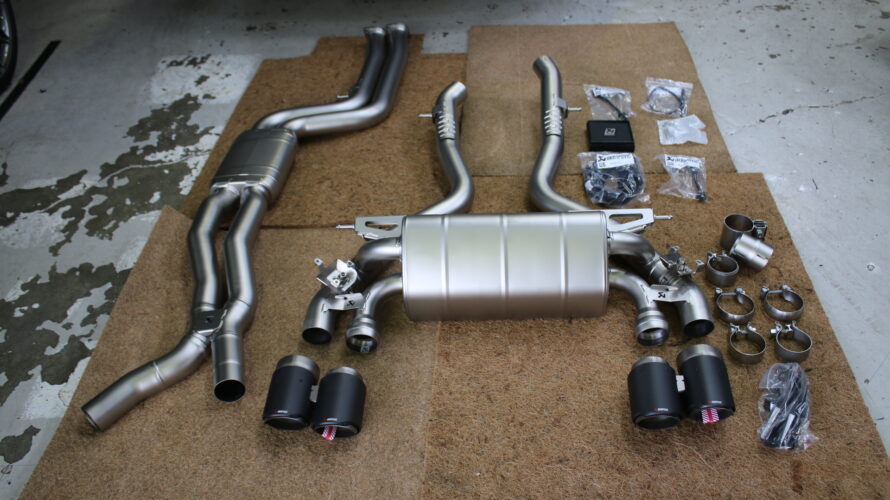 F87M2コンペに、AKRAPOVIC Evolution Systemお取り付け。