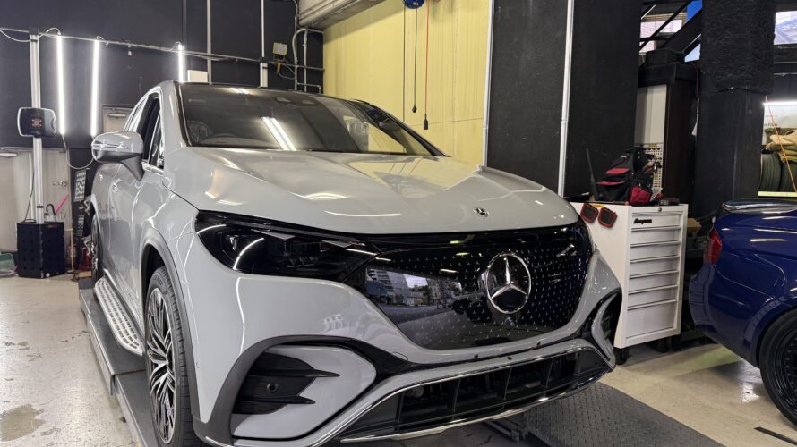 メルセデスベンツ　EQE SUVにSTEK DYNO Cloudにてヘッドライト＆テールライトプロテクション、STEK DYNO Sheldにてグリルプロテクション　